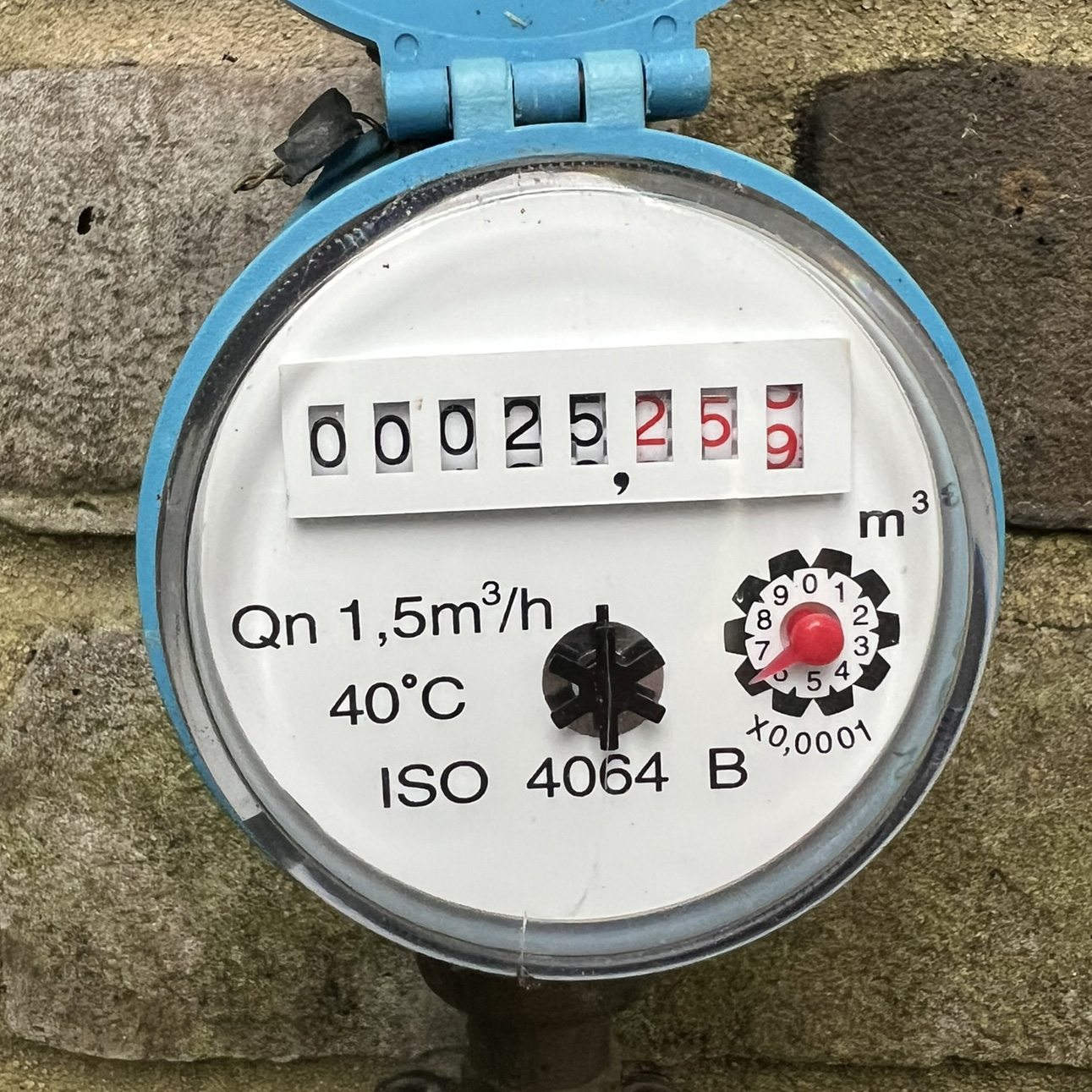 Water meter reading showing 25,259 litres after 5 years